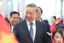 Tổng Bí thư, Chủ tịch nước, Thủ tướng Chính phủ và Chủ tịch Quốc hội dự Lễ khai giảng năm học mới