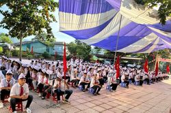 Không khí rộn ràng ngày khai giảng năm học mới trên cả nước