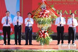 Bí thư Tỉnh ủy Nguyễn Doãn Anh và Chủ tịch UBND tỉnh Đỗ Minh Tuấn dự lễ khai giảng năm học 2025-2026 tại Trường THCS Trần Mai Ninh