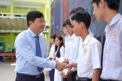 An Giang tưng bừng khai giảng năm học mới