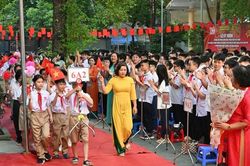 Hà Nội: Nhìn lại ngày khai trường rộn rã của thầy cô và học trò trường THCS Vân Hồ