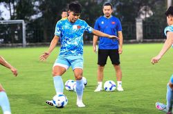 Trung vệ Lý Đức: 'U23 Việt Nam không chủ quan trước Singapore'