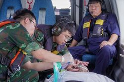 Dùng trực thăng đưa ngư dân nguy kịch về đất liền điều trị