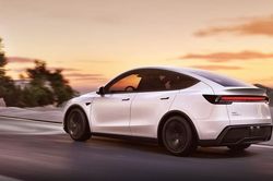 Tesla Model Y 2025 bị thu hồi khẩn vì lỗi phần mềm nguy hiểm