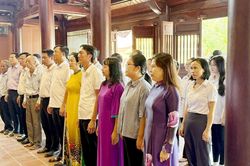 Dâng hương tưởng niệm 123 năm ngày sinh Tổng Bí thư Lê Hồng Phong