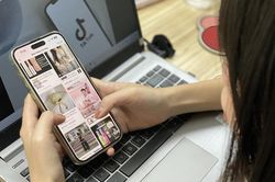 Mạng xã hội có cần gánh toàn bộ nghĩa vụ như sàn thương mại điện tử?