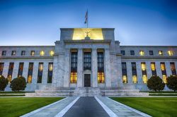 Fed có giảm mạnh lãi suất để củng cố thị trường lao động?