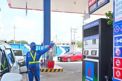 Giá xăng dầu hôm nay 7/9: Giá dầu thế giới lao dốc hơn 2% sau báo cáo việc làm yếu kém từ Mỹ