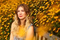 Lý giải thành công của nữ hoàng lãng mạn Mỹ Emily Henry
