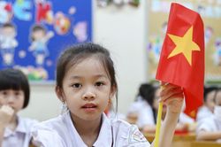Năm học đầu tiên với niềm vui đặc biệt miễn học phí