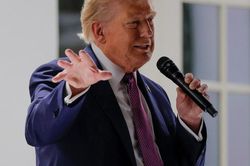 Tổng thống Trump sẵn sàng áp trừng phạt 'giai đoạn hai' với Nga