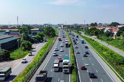 Xử phạt tài xế xe tải đi vào làn sát dải phân cách giữa cao tốc từ ngày 9-9-2025
