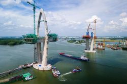 Cảnh đối lập ở hai bờ cầu Phước An nối TP.HCM và Đồng Nai