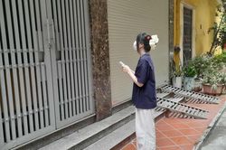 Giữa 'cơn sốt' nhà trọ Hà Nội: Sinh viên vật lộn tìm nơi an cư