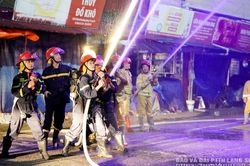 Gần 100 người tham gia thực tập phương án chữa cháy và cứu nạn, cứu hộ