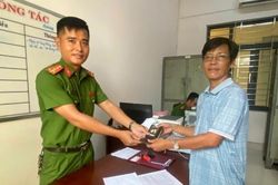 Ví về với chủ