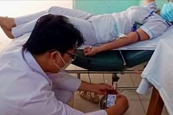 Lâm Đồng: Thiếu nguồn máu, y bác sĩ luân phiên hiến máu cứu người