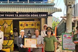 Truy tặng Huân chương Bảo vệ Tổ quốc Hạng Ba cho liệt sĩ Nguyễn Đông Cánh