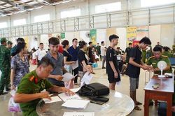 Công an Tây Ninh tiếp nhận nhiều trường hợp làm việc cho các công ty lừa đảo ở Campuchia