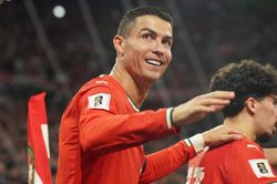 Cristiano Ronaldo viết lại lịch sử ở tuổi 40!