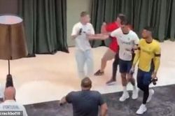 Ronaldo bị chỉ trích khi thiếu thân thiện, thậm chí còn chửi CĐV