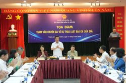 Tăng cường vai trò kênh chính thống, siết chặt quản lý báo chí trên không gian mạng