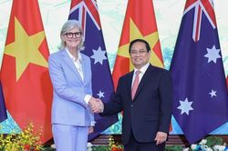 Thủ tướng đề nghị Australia mở rộng hợp tác, đầu tư năng lượng tái tạo