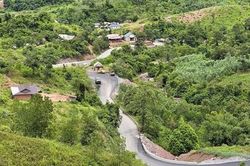 'Chạy nước rút' cải tạo 11 vị trí cong cua nguy hiểm trên QL15D lên cửa khẩu La Lay