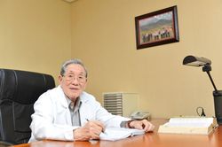 Giáo sư Nguyễn Đình Hối nhận giải thưởng Thành tựu trọn đời
