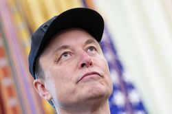 Elon Musk mất ngôi người giàu nhất thế giới sau biến động tài sản