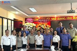 VKSND Khu vực 1 TP Hồ Chí Minh chúc mừng TAND cùng cấp