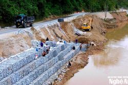 Nghệ An: Tập trung khôi phục các điểm sạt lở dọc Quốc lộ 7, đảm bảo lưu thông cho người dân