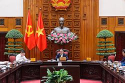 Thủ tướng yêu cầu tài khóa 'chia lửa' với chính sách tiền tệ để giữ ổn định vĩ mô