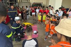 Hướng dẫn tuyên truyền, trải nghiệm kỹ năng thoát nạn, chữa cháy cho cơ sở mầm non