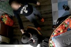 Tổng đài 111 vào cuộc sau vụ 'tâm thư' kêu cứu của bé trai ở Hà Nội