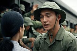 Đạo diễn phim 'Mưa đỏ' lên tiếng trước những tranh luận trái chiều