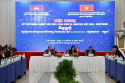Đặt mục tiêu thương mại Việt Nam - Campuchia đến năm 2030 đạt 20 tỷ USD