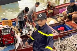 Đắk Lắk: Cứu nạn tàu cá đang chìm trên biển