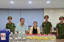 Khởi tố đôi vợ chồng làm giấm giả từ axit