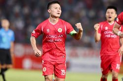 Quang Hải khiêm tốn dù lập siêu phẩm vào lưới Đình Triệu