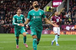 Salah ghi bàn phút cuối, Liverpool ngoạn mục lấy lại ngôi đầu Ngoại hạng Anh