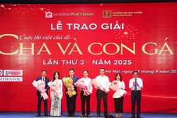 Cha và con gái: Ba năm của một hành trình yêu thương