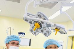 Bác sĩ diệt ổ nấm ẩn núp trong xoang bướm, kịp thời giữ đôi mắt cho nam bệnh nhân trẻ tuổi