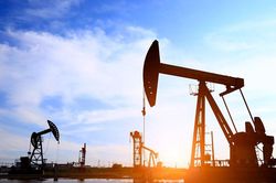 Giá xăng dầu hôm nay 15/9/2025: Giá dầu tăng nhẹ