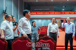 Bí thư Tỉnh ủy Nguyễn Hồ Hải kiểm tra cơ sở vật chất chuẩn bị đại hội