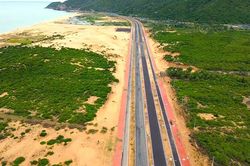 Đường gần 500 tỷ dài 3,8km ở Đắk Lắk 'cán đích' sau 10 năm vướng mặt bằng