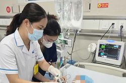 Bà cụ ngộ độc vì uống nhầm thuốc cai nghiện trong chai nước ngọt