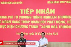 Quân chủng Hải quân tiếp nhận 160 tỷ đồng từ Chương trình 'HiGreen Trường Sa'
