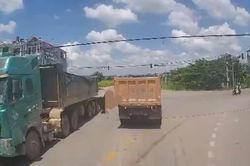 Bắc Ninh: Đèn tín hiệu hỏng, xe máy va chạm với ô tô đầu kéo khiến một người tử vong