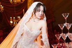 'Rich kid miền Tây' xây lâu đài hơn 2.000 m2 để tổ chức đám cưới lần 2